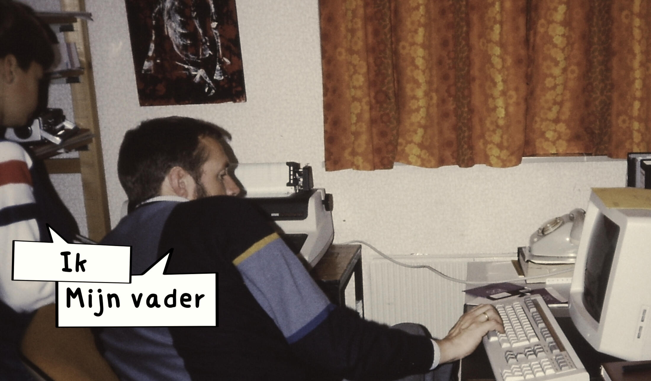 Ik wacht af tot mijn vader eindelijk ophoudt achter die computer...